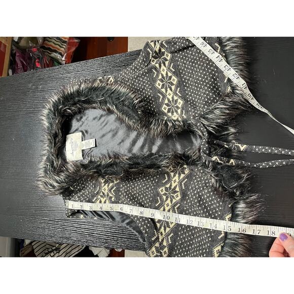 Vintage Y2K American Rag Nordic Style Fur-lined Cropped Vest - Picture 7 of 10